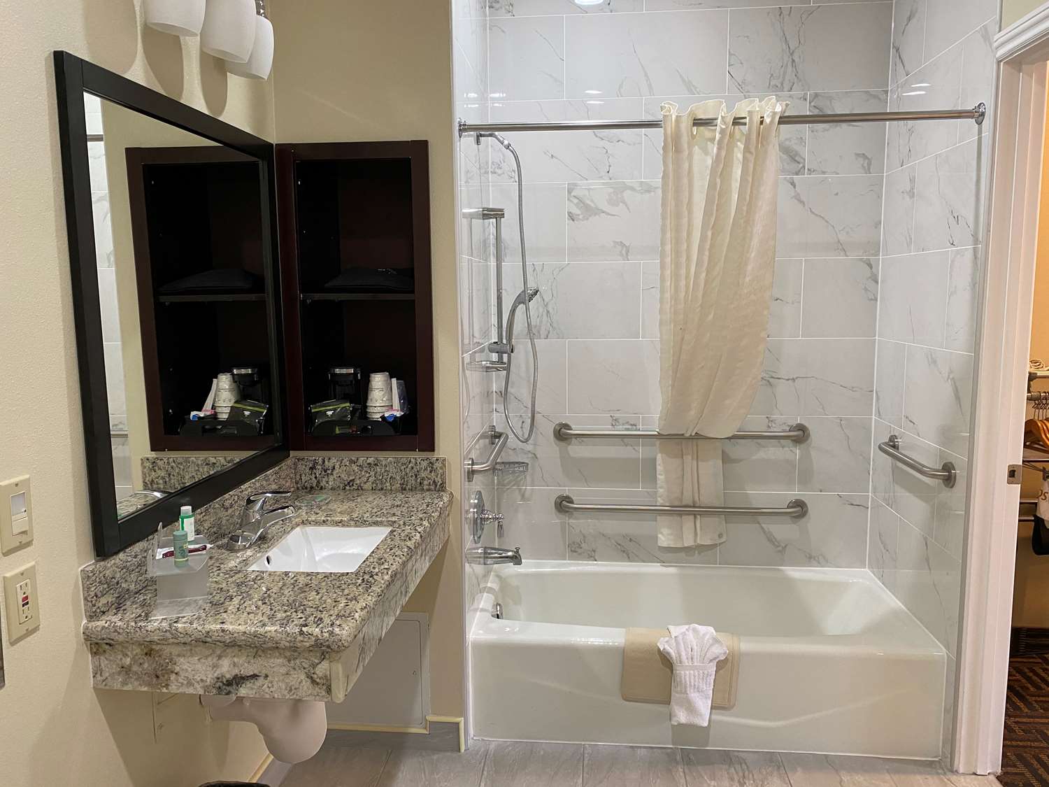 غرفة بسرير كوين لذوي الإعاقة، Best Western Pasadena Inn 4/4