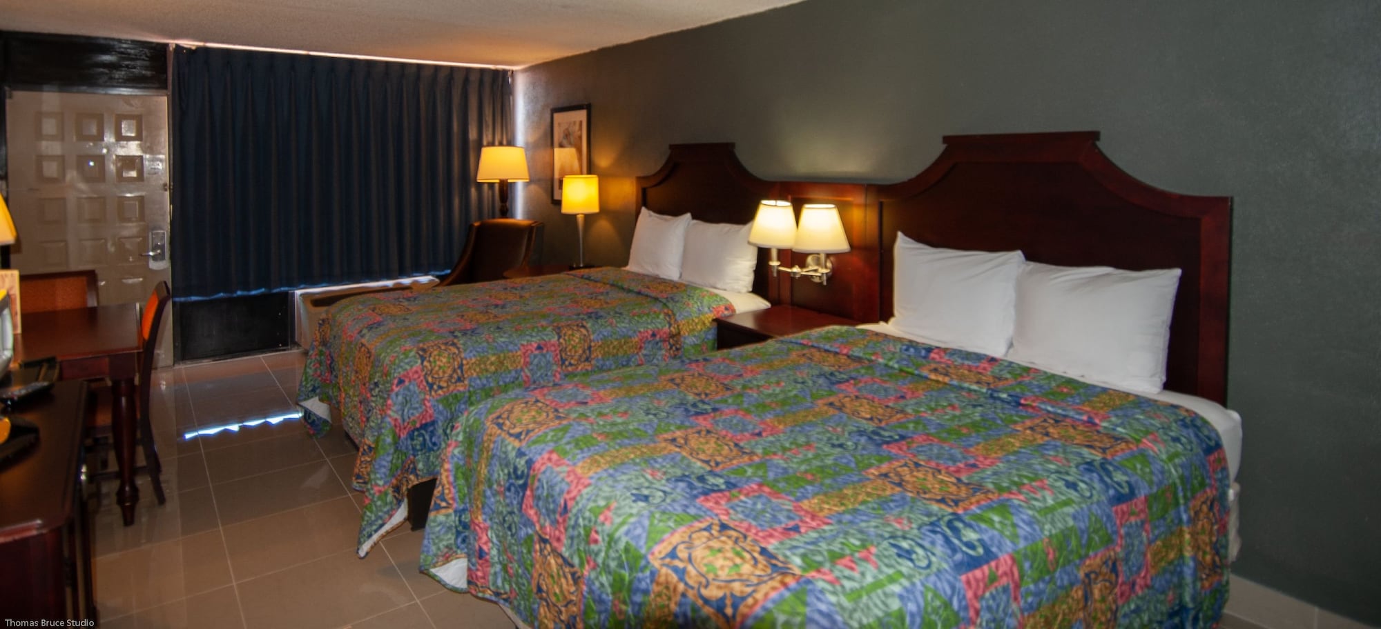 DELUXE, 2 DOUBLE BEDS