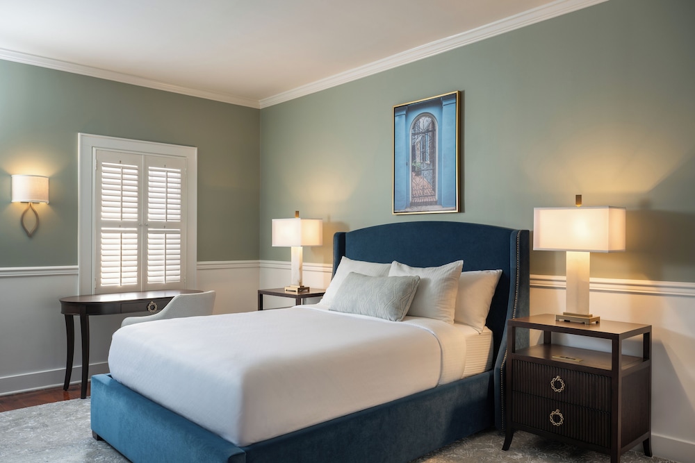 TRADITIONAL, QUEEN BED