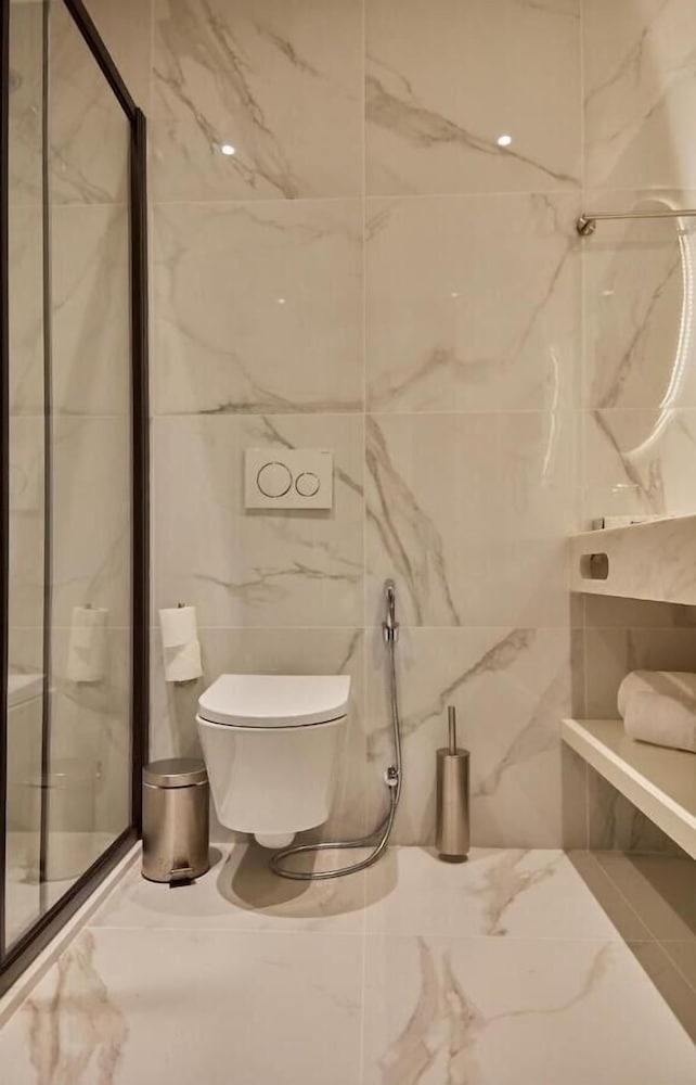 Omid Saldanha Hotel 32/33