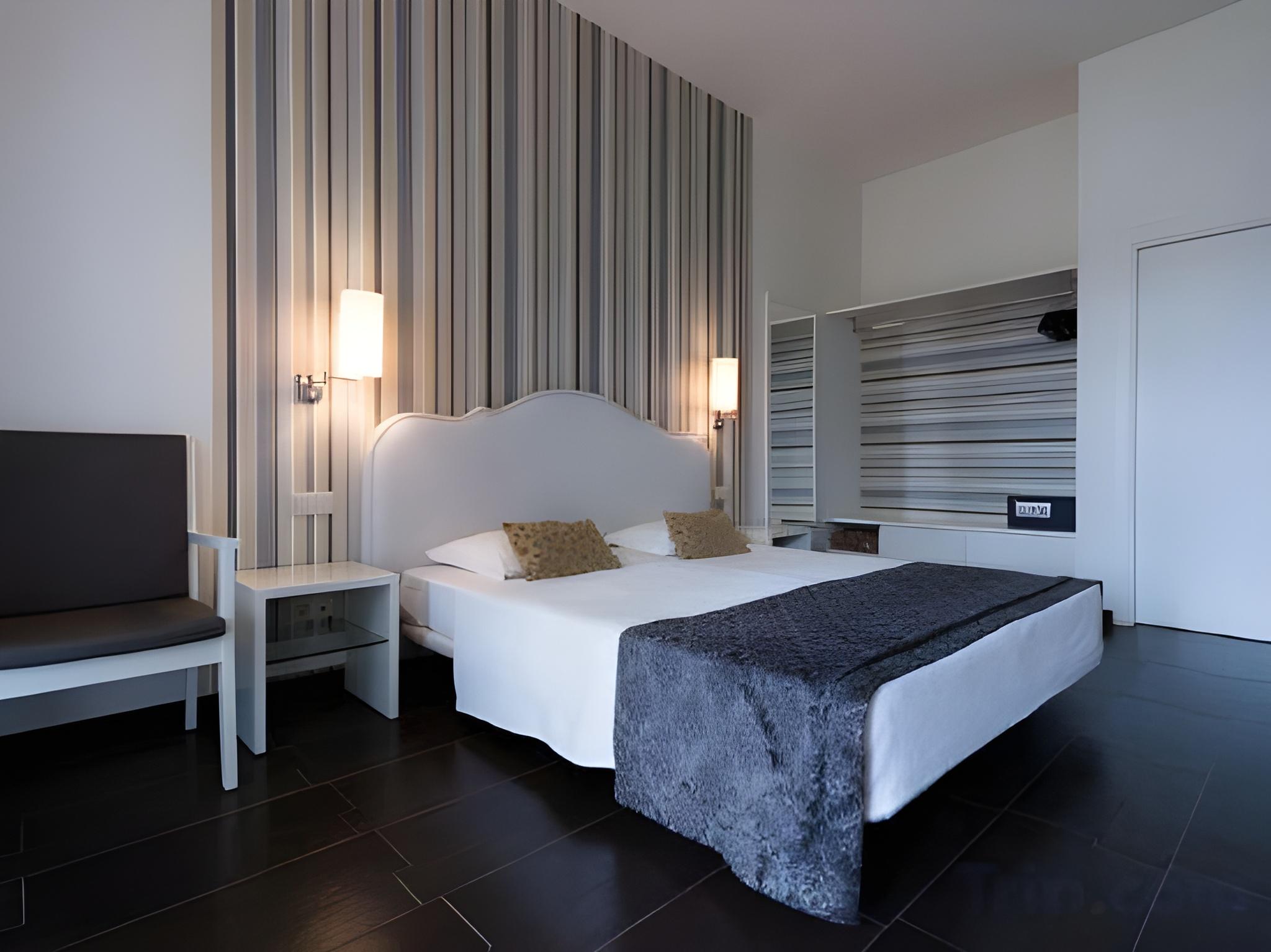 Double Superior Single Use Pool View Room