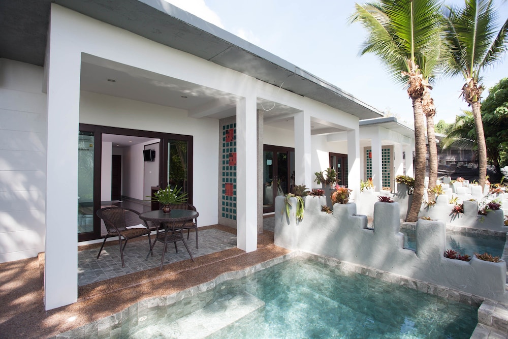 swimming pool spa