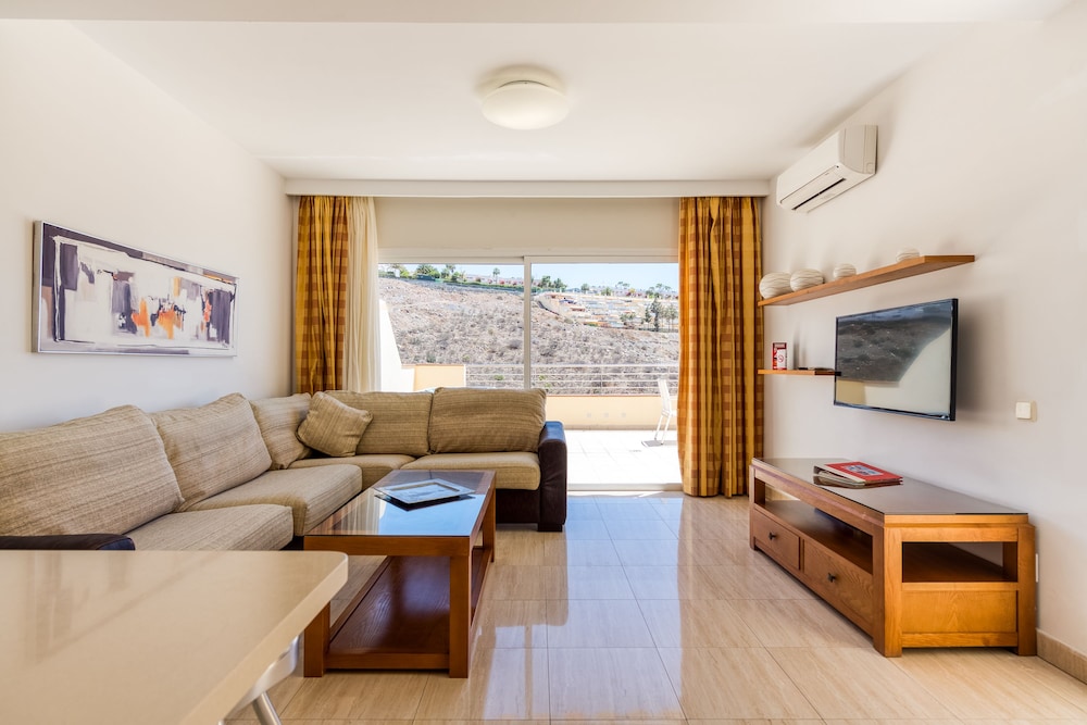 Holiday Club Sol Amadores 40/64