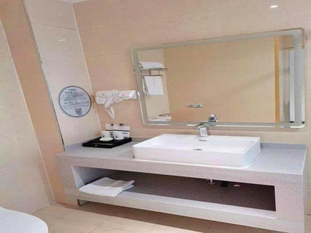 GreenTree Inn Shanxi Luliang Fengshan Road Central Park Express Hotel 41/48