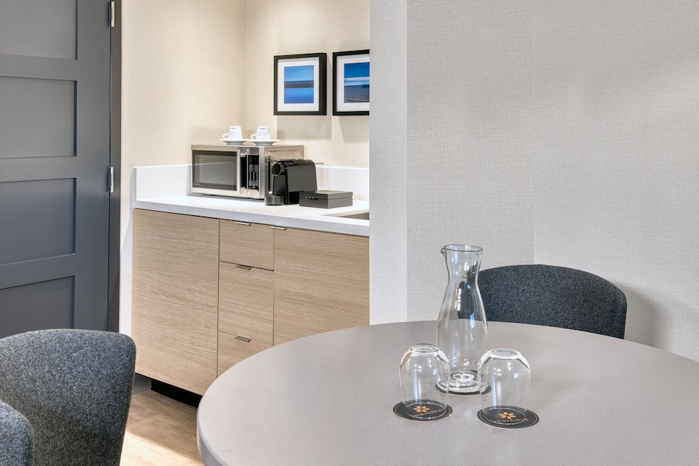 The Insignia Hotel, Sarnia, a Tribute Portfolio Hotel 11/55