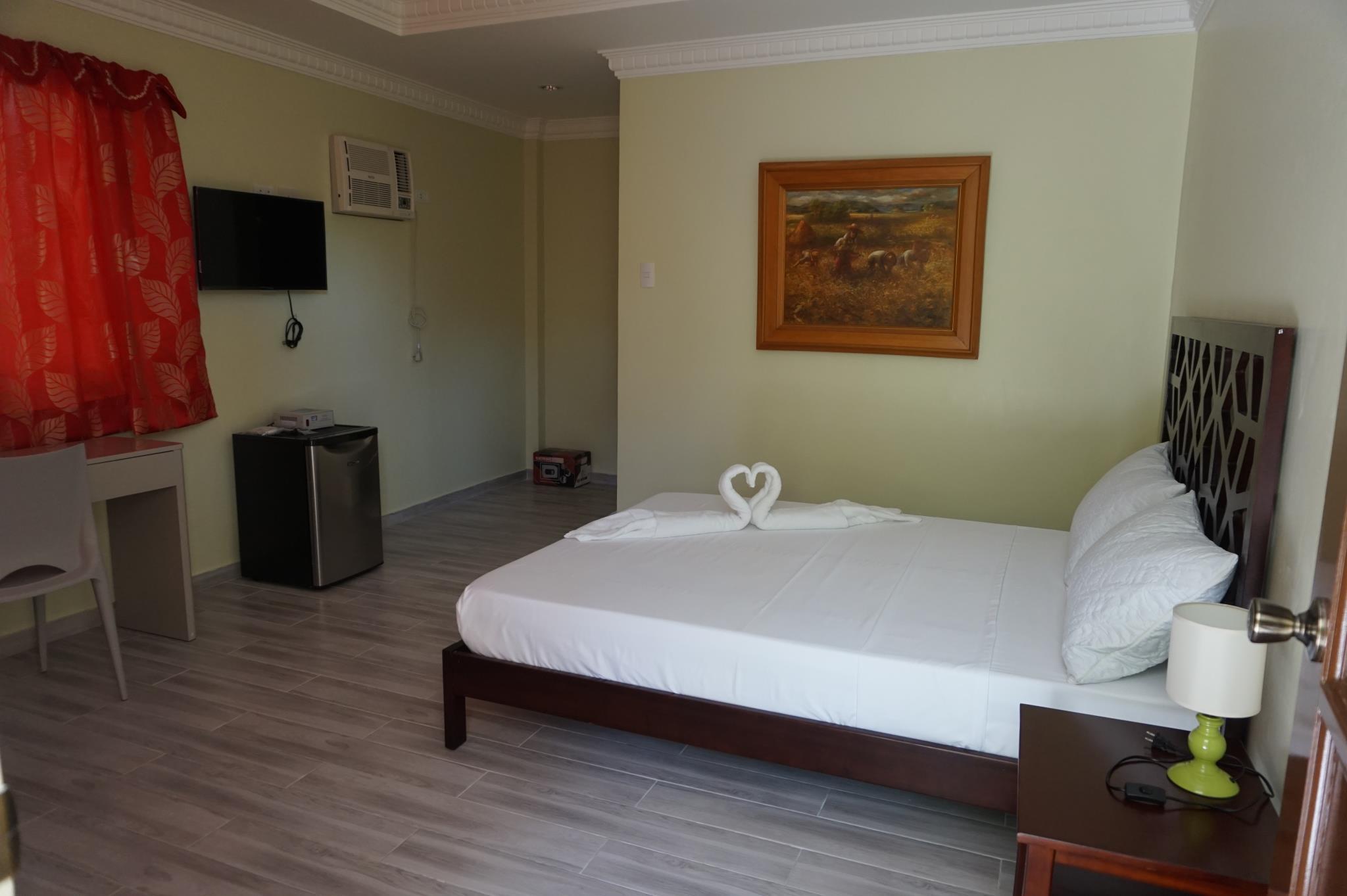 Super, Deluxe, Queen Bed