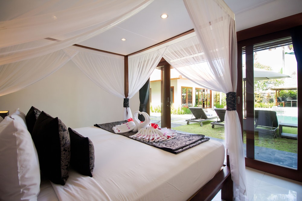 1 BEDROOM, VILLA, SHARED POOL