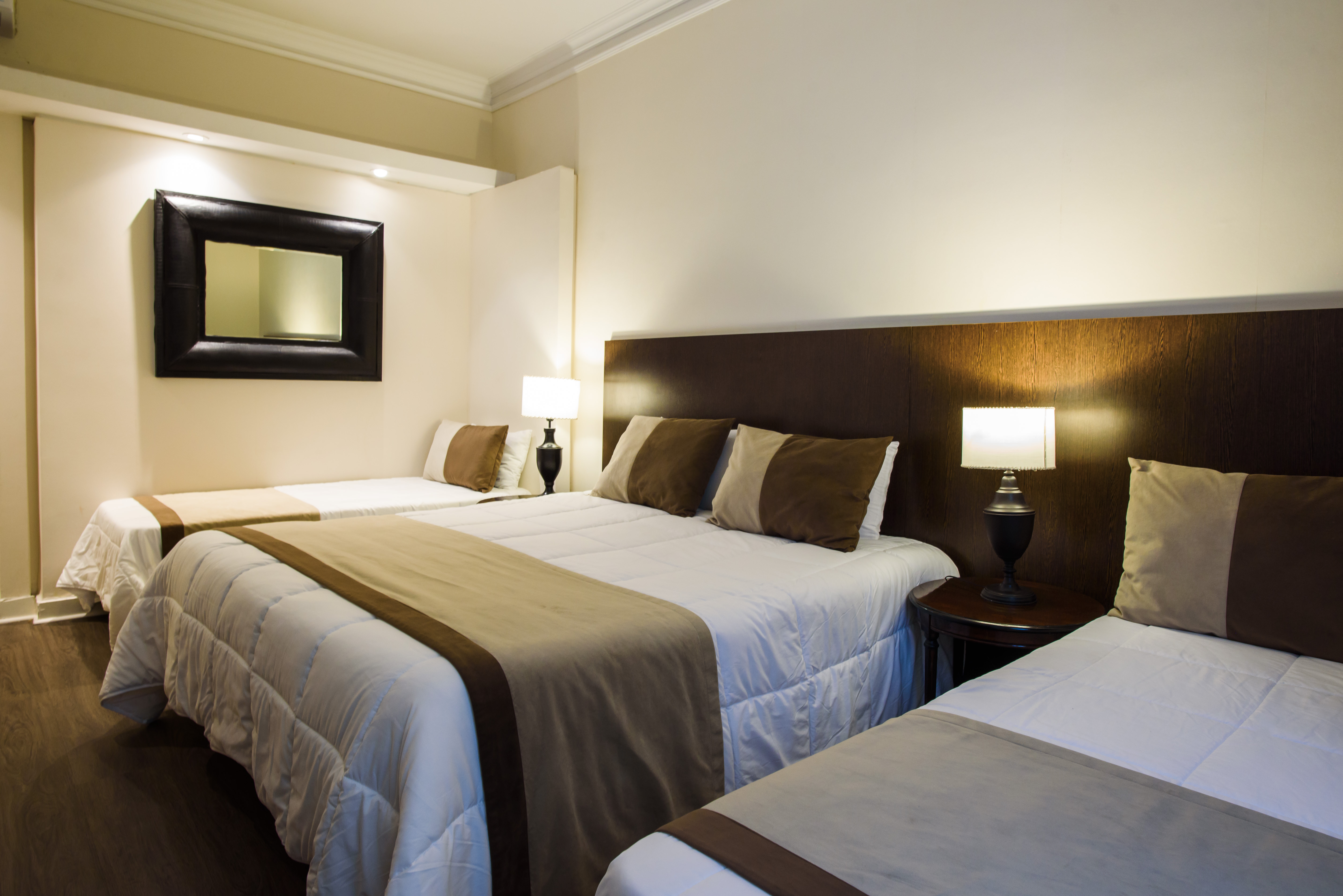 Room, Quadruple