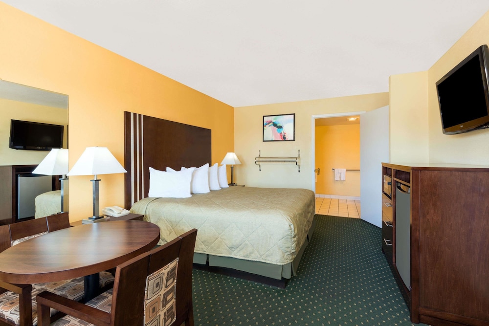 Ramada by Wyndham San Antonio Near SeaWorld/Lackland AFB 30/63