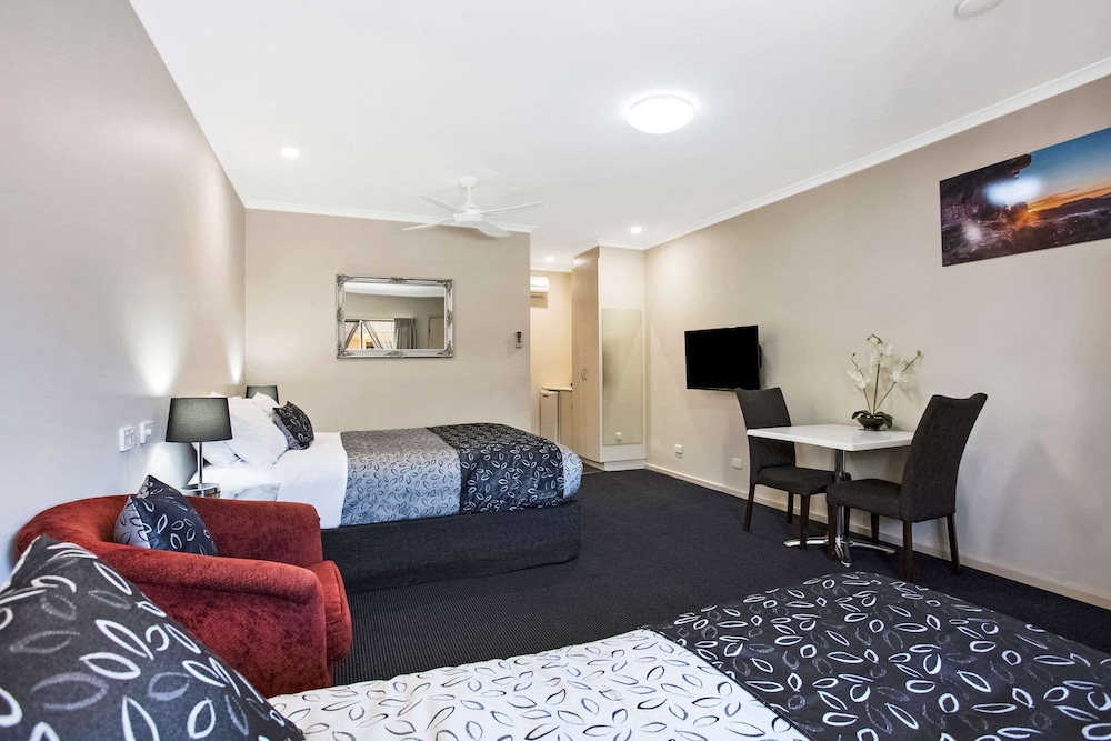 Comfort Inn May Park 23/30