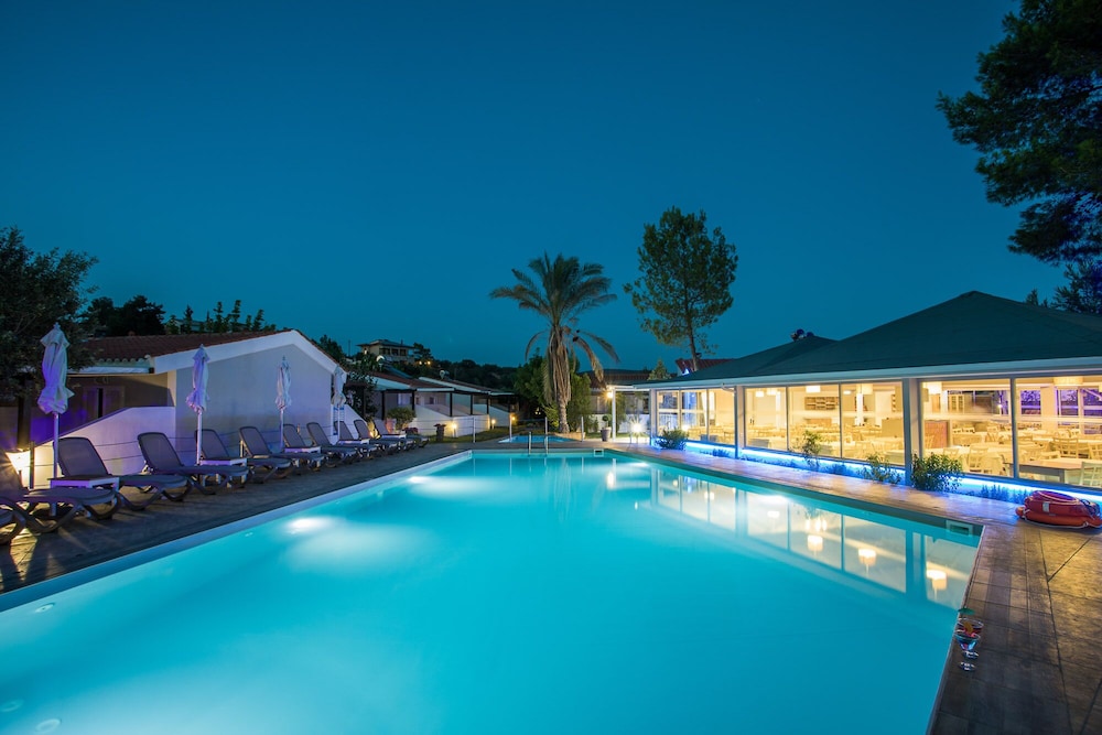 CORAL BLUE BEACH HOTEL 52/78