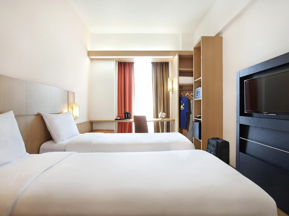 IBIS BANDUNG TRANS STUDIO 22/61