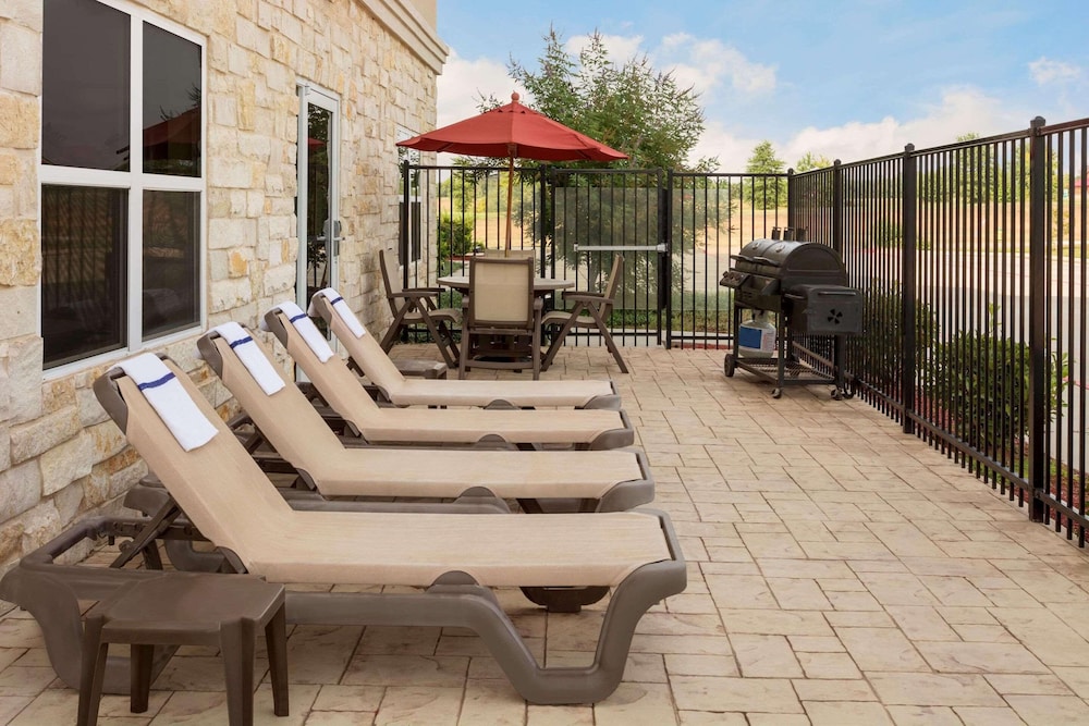 Country Inn & Suites by Radisson, Texarkana, TX 22/27