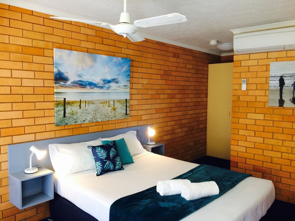Bosuns Inn Motel 14/26