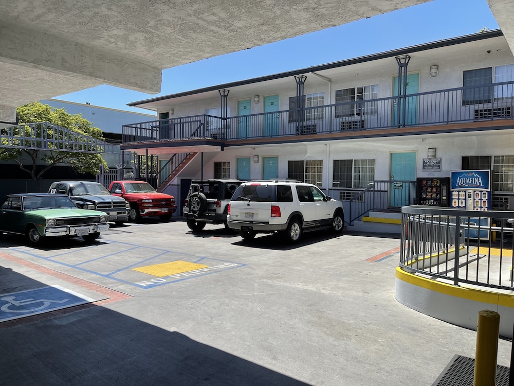 Hollywood Guest Inn 18/23