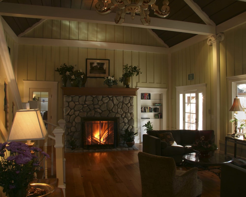 Highland Dell Lodge 17/36