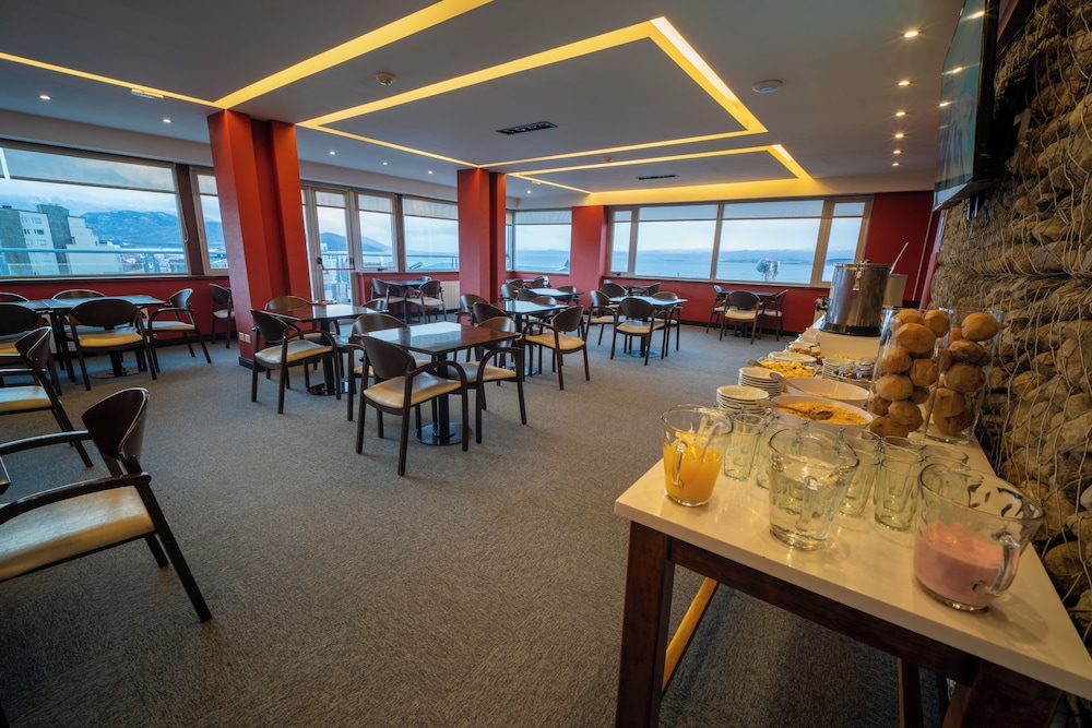 Mil 810 Ushuaia Hotel 56/67