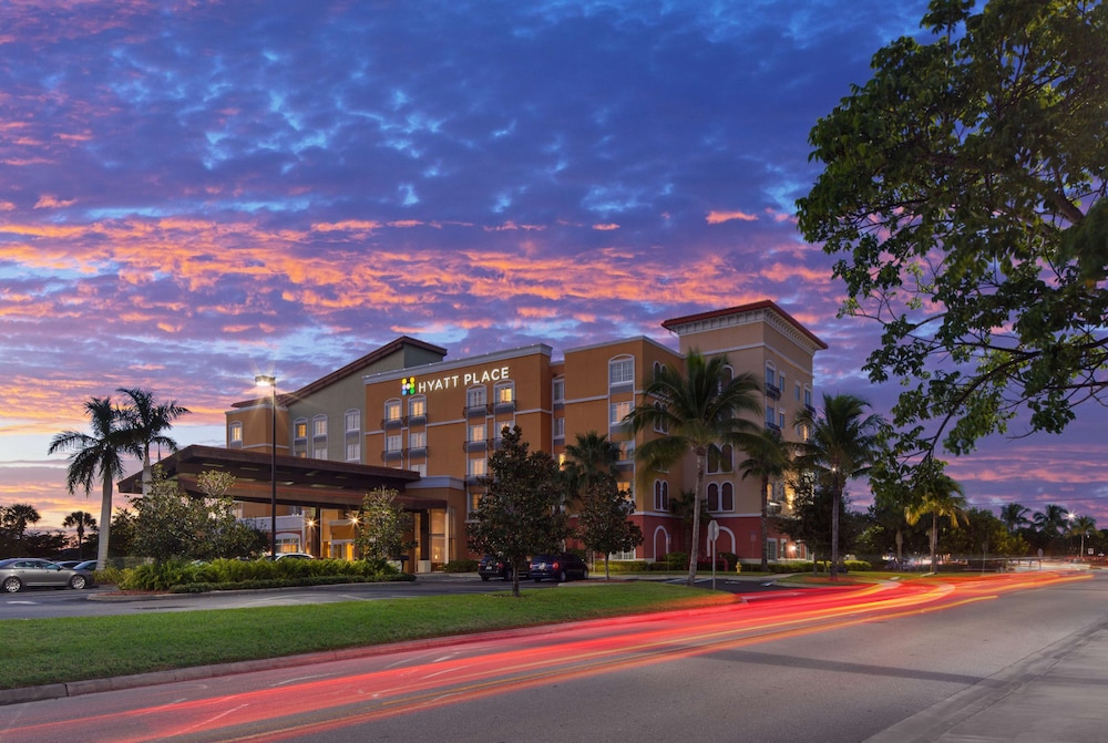 Hyatt Place Coconut Point 8/64