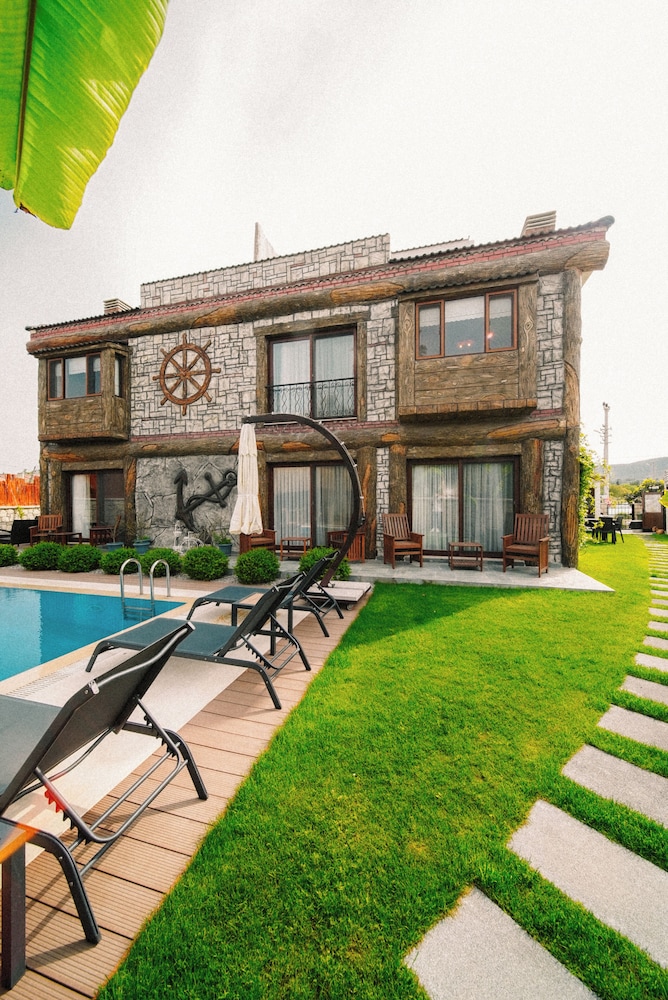 Pupa Alacati Butik Otel 40/43