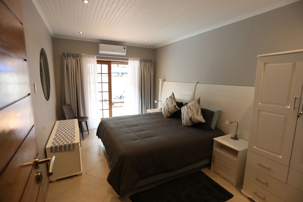 Rhino Coast Guest House 9/25
