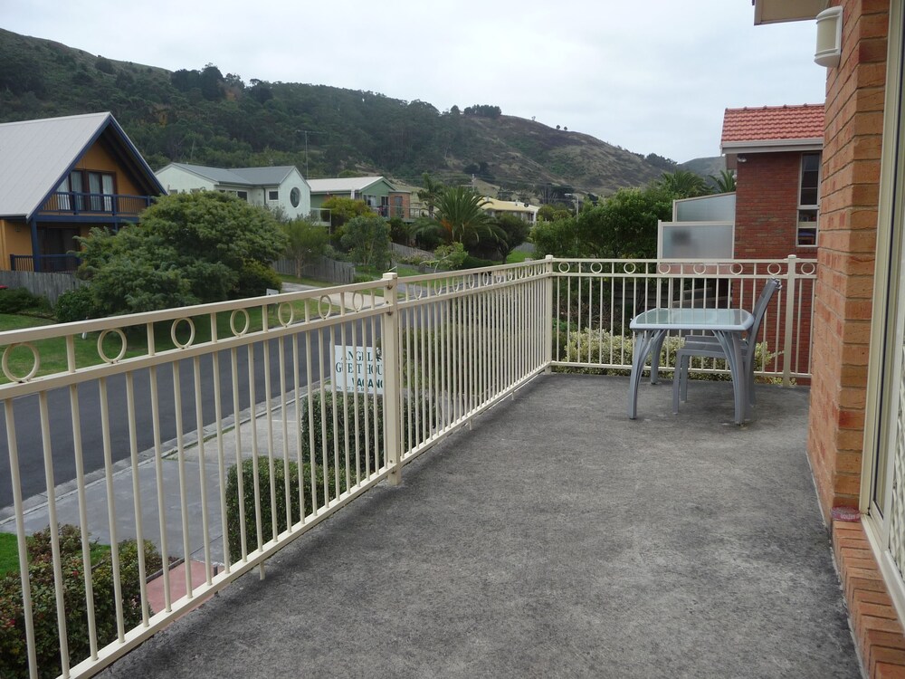 ANGELA'S BEACH STAYS 37/42