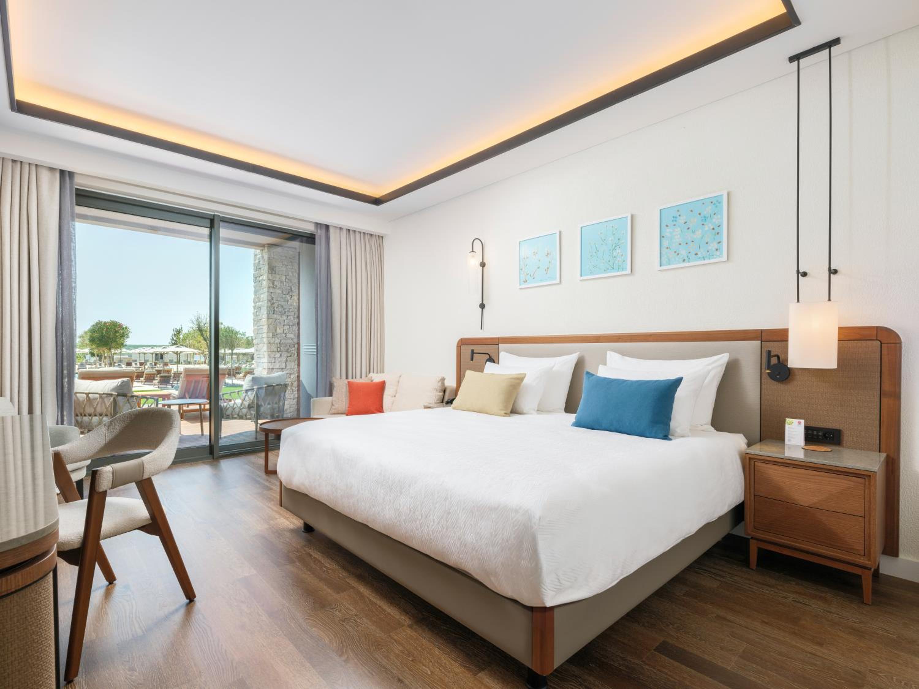 Deluxe Adult Swim-Up Room Sea View