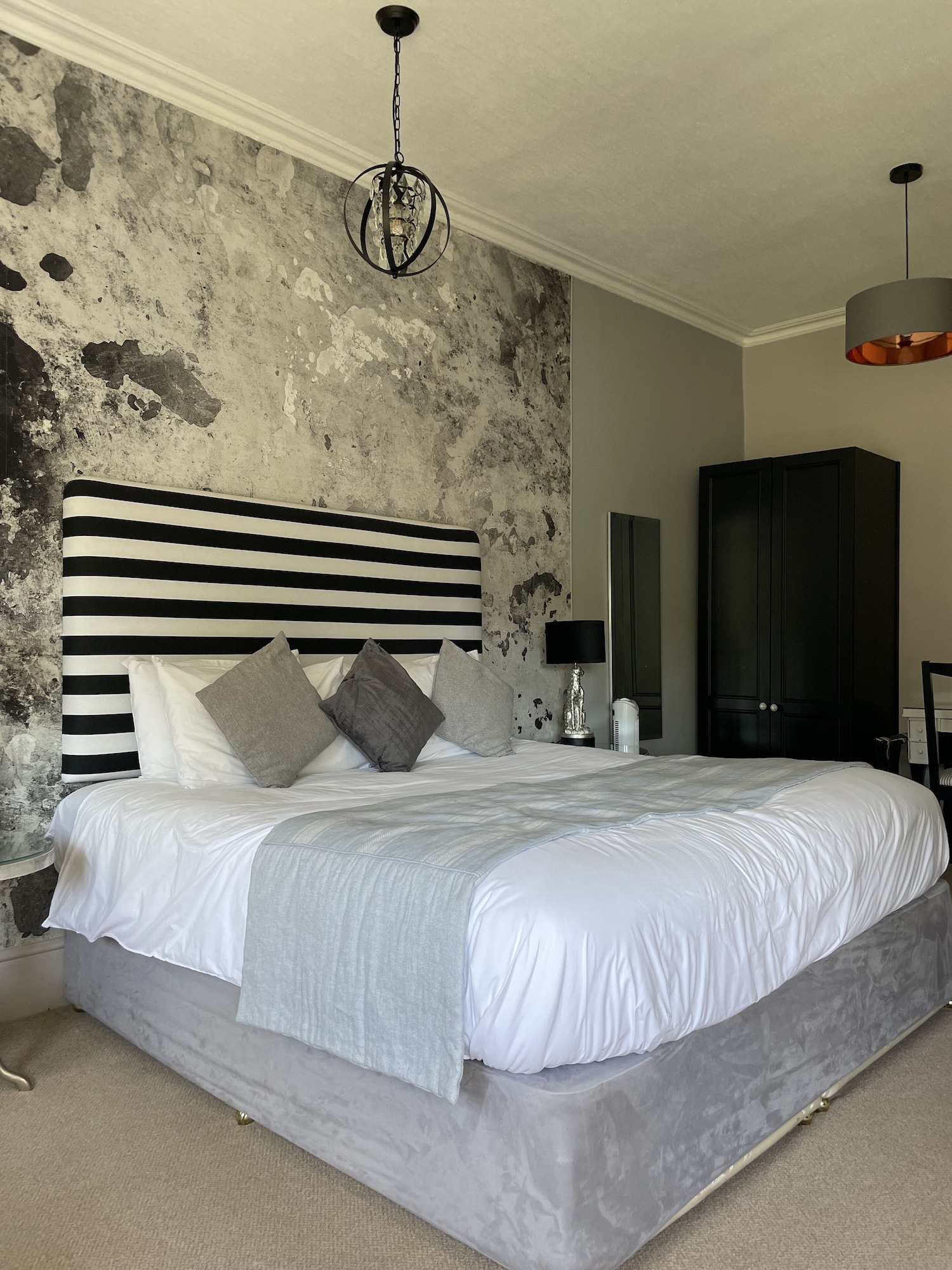 Deluxe, King Bed