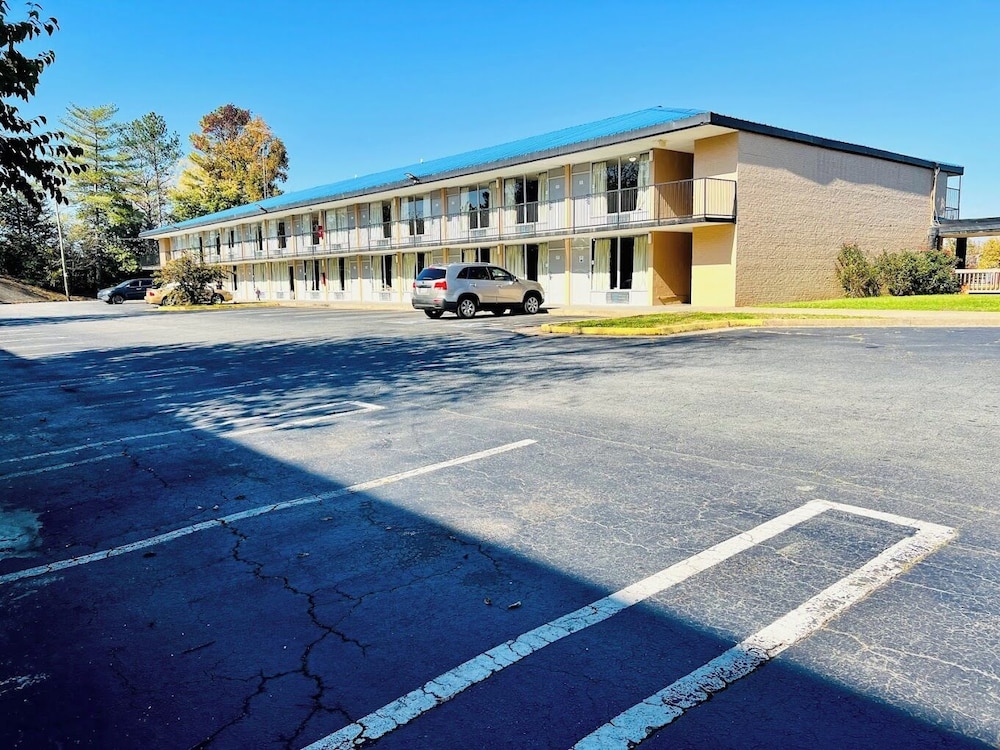 OYO Hotel Catersville GA image