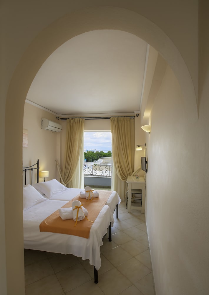 Oasis Beach Hotel Spa 22/76