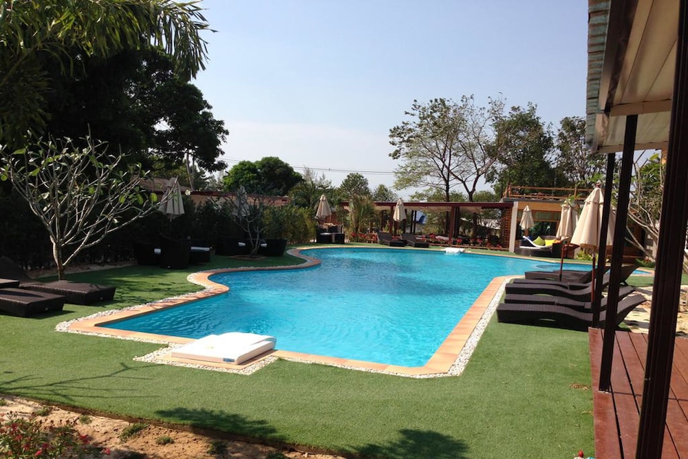 Check In & Chill Out Laem Sok Pier 21/28