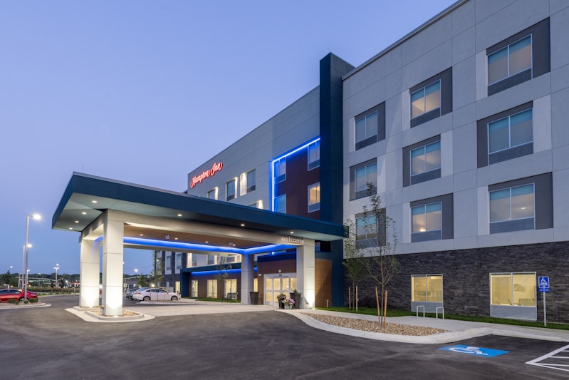 Hampton Inn Kansas City Southeast, MO 16/21