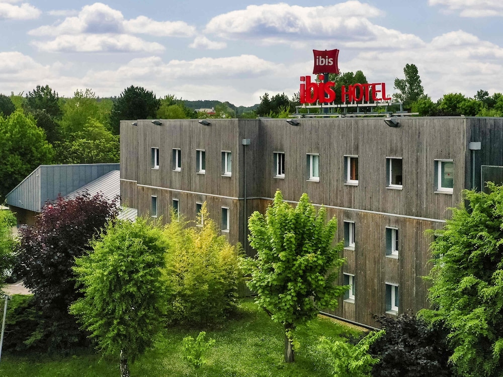 Ibis Nemours 66/69