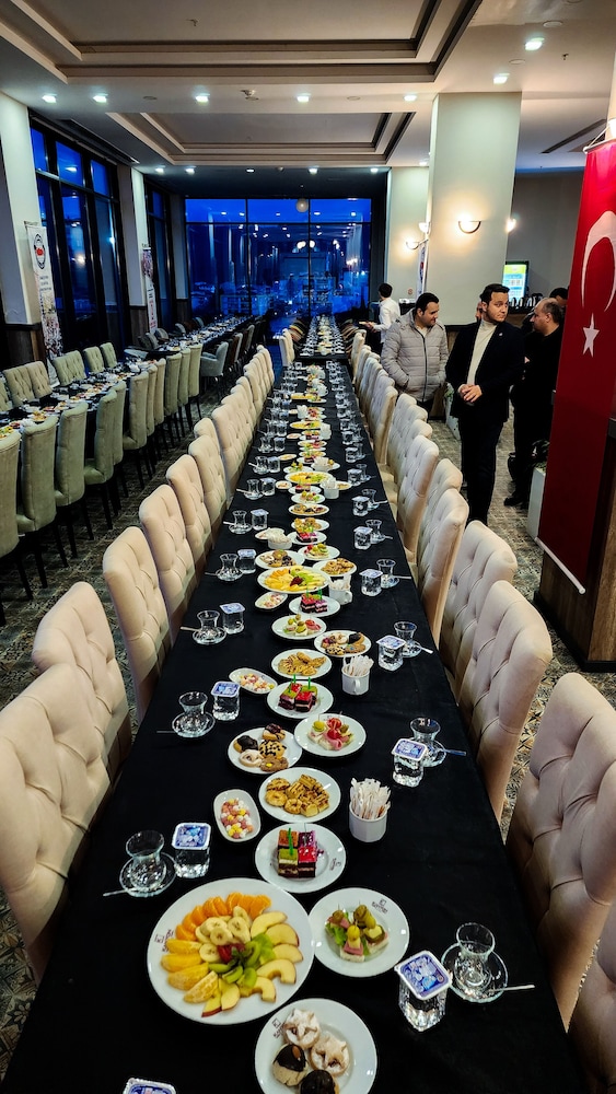 Kanyonvadi Hotel 23/47