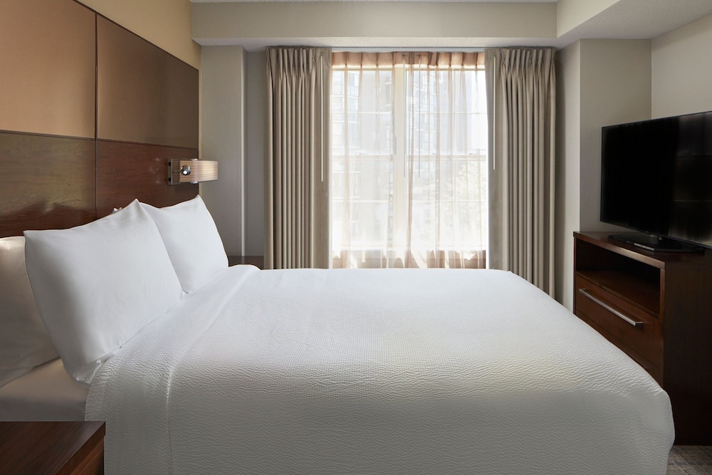 جناح بسرير كوين بغرفة نوم واحدة مع أريكة، Residence Inn By Marriott Arlington At Rosslyn 2/6