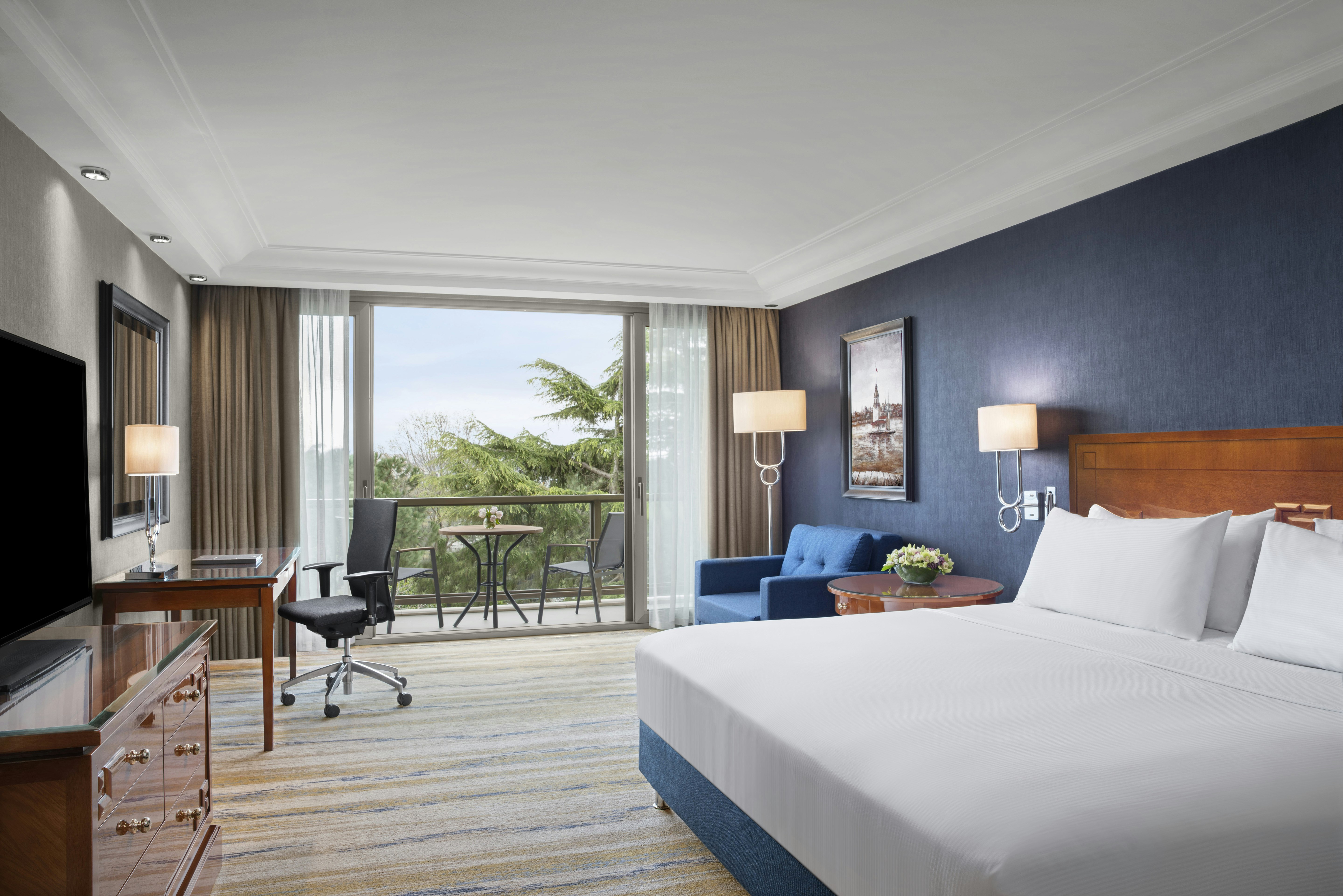 DELUXE, KING BED, GARDEN VIEW