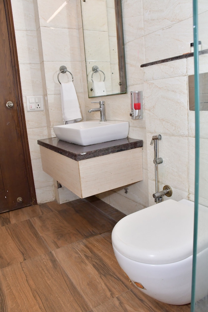 Nirvana Suites 50/50