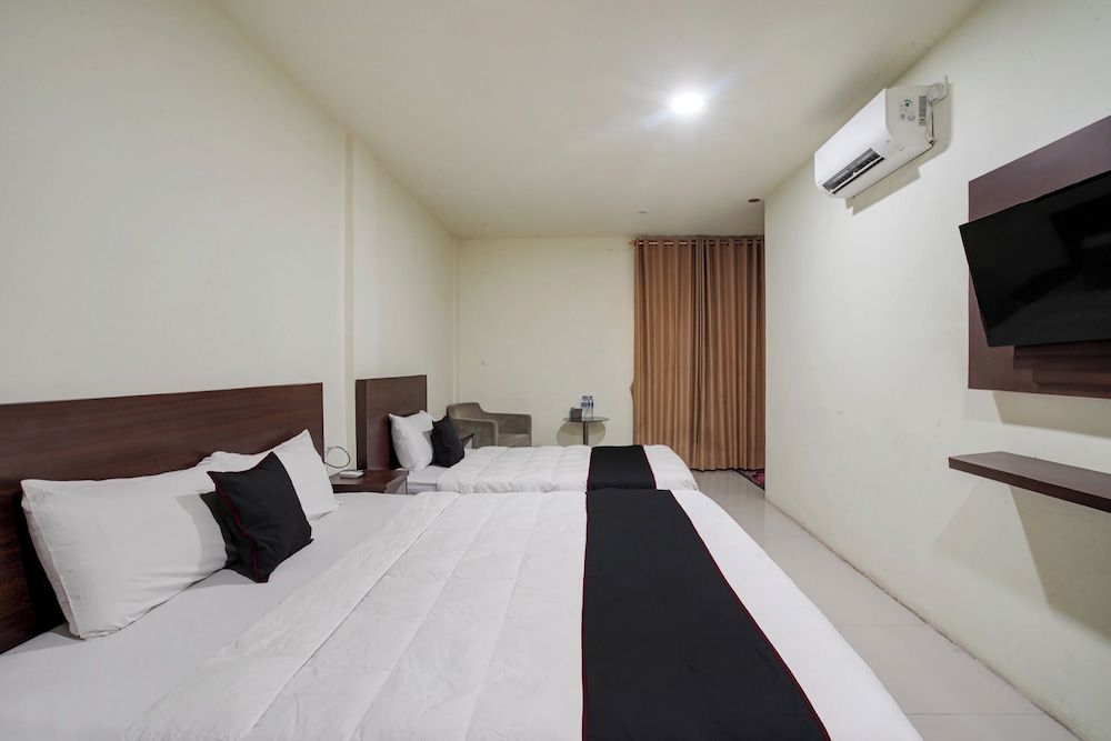 Collection O near Harbour Bay Mall formerly Kansa Hotel 18/37