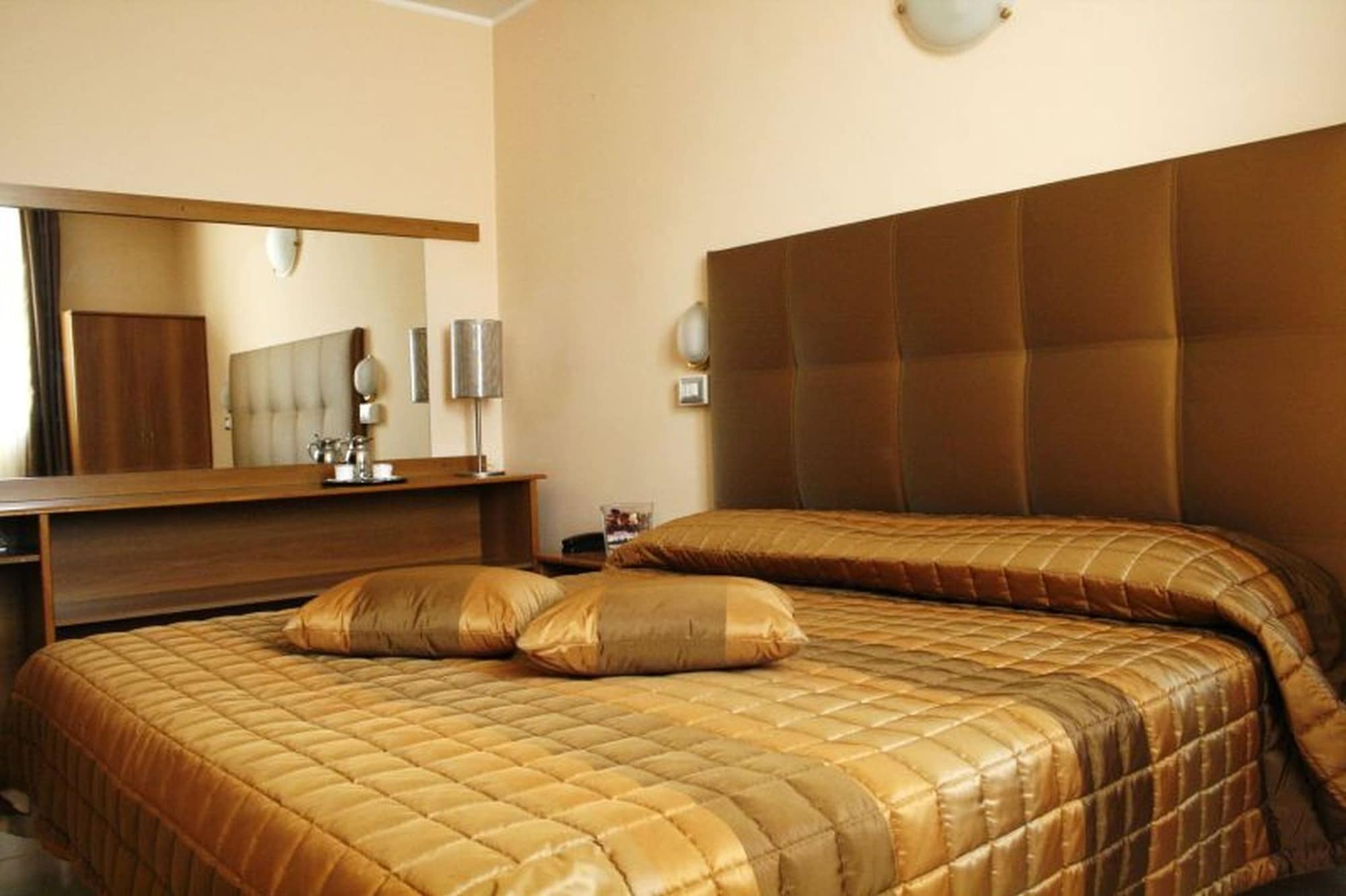 ROOM, TRIPLE