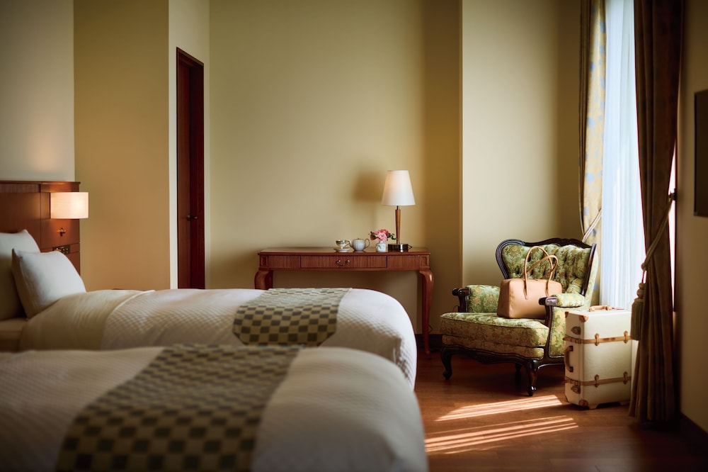 Grand Empire Hotel 11/49