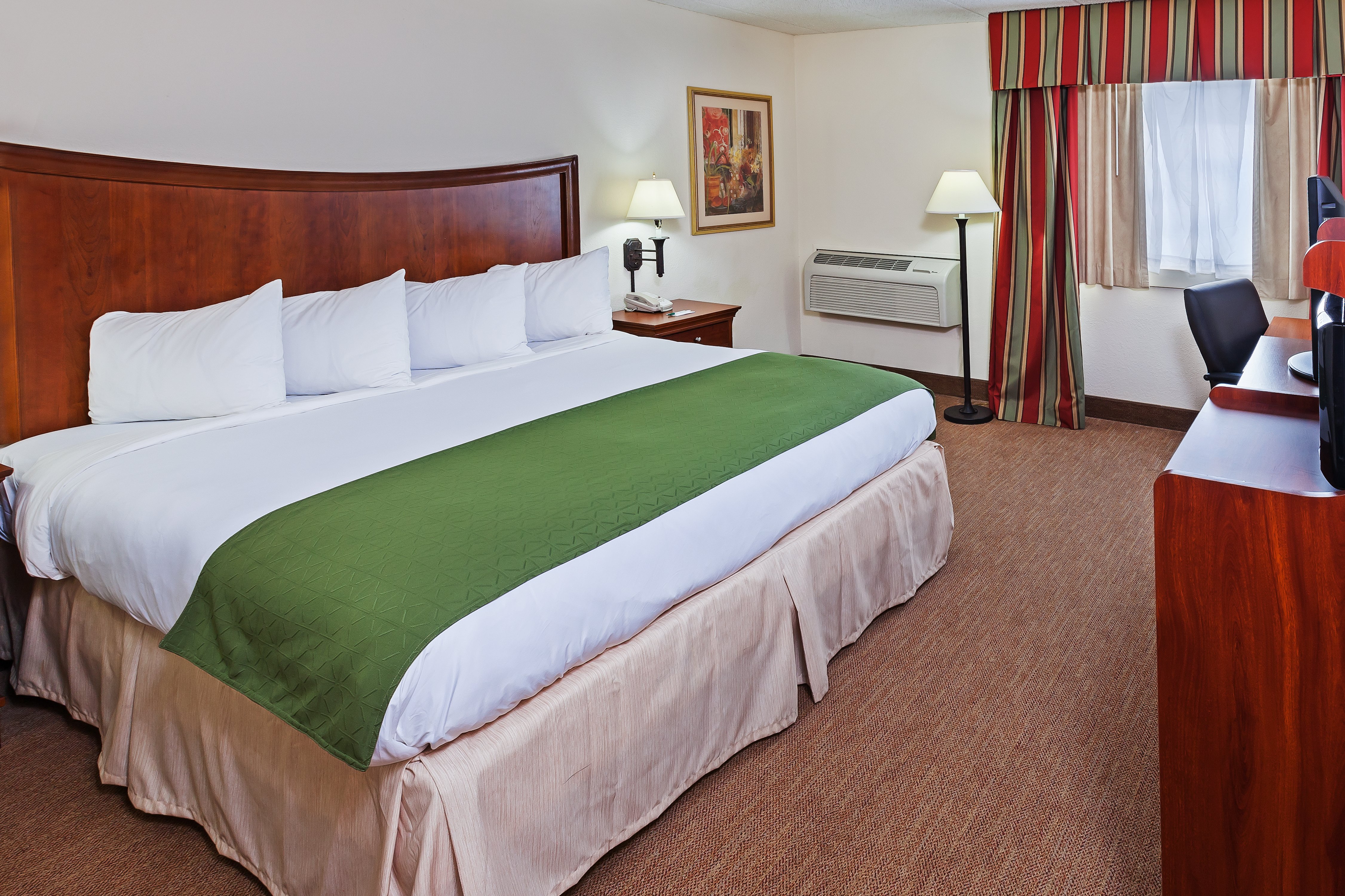 Tulsa Square Hotel Central, I-44 By OYO 16/42