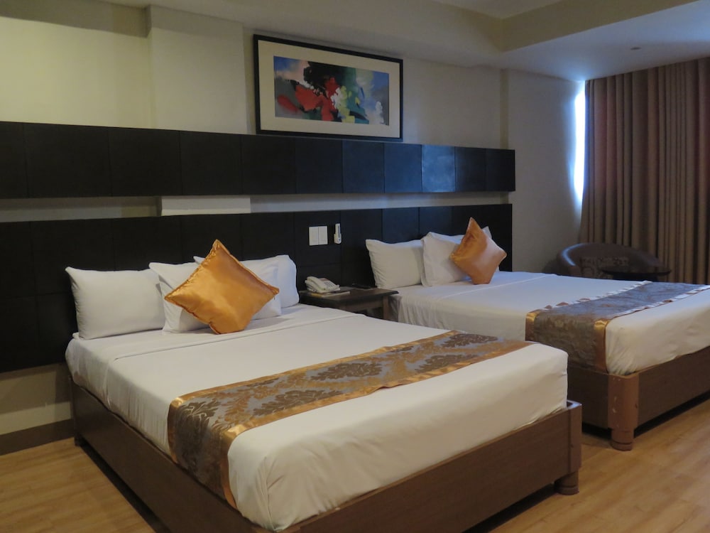 The Pinnacle Hotel And Suites 11/61