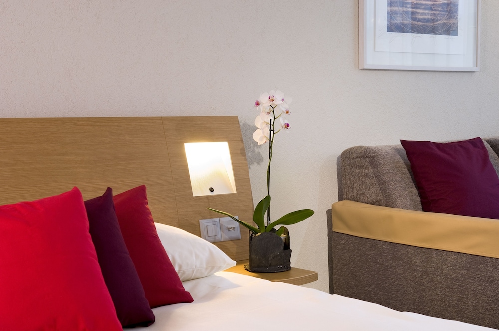 NOVOTEL MANCHESTER WEST 24/48