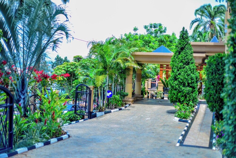 Hill View Hotel &amp; Apartments 43/49