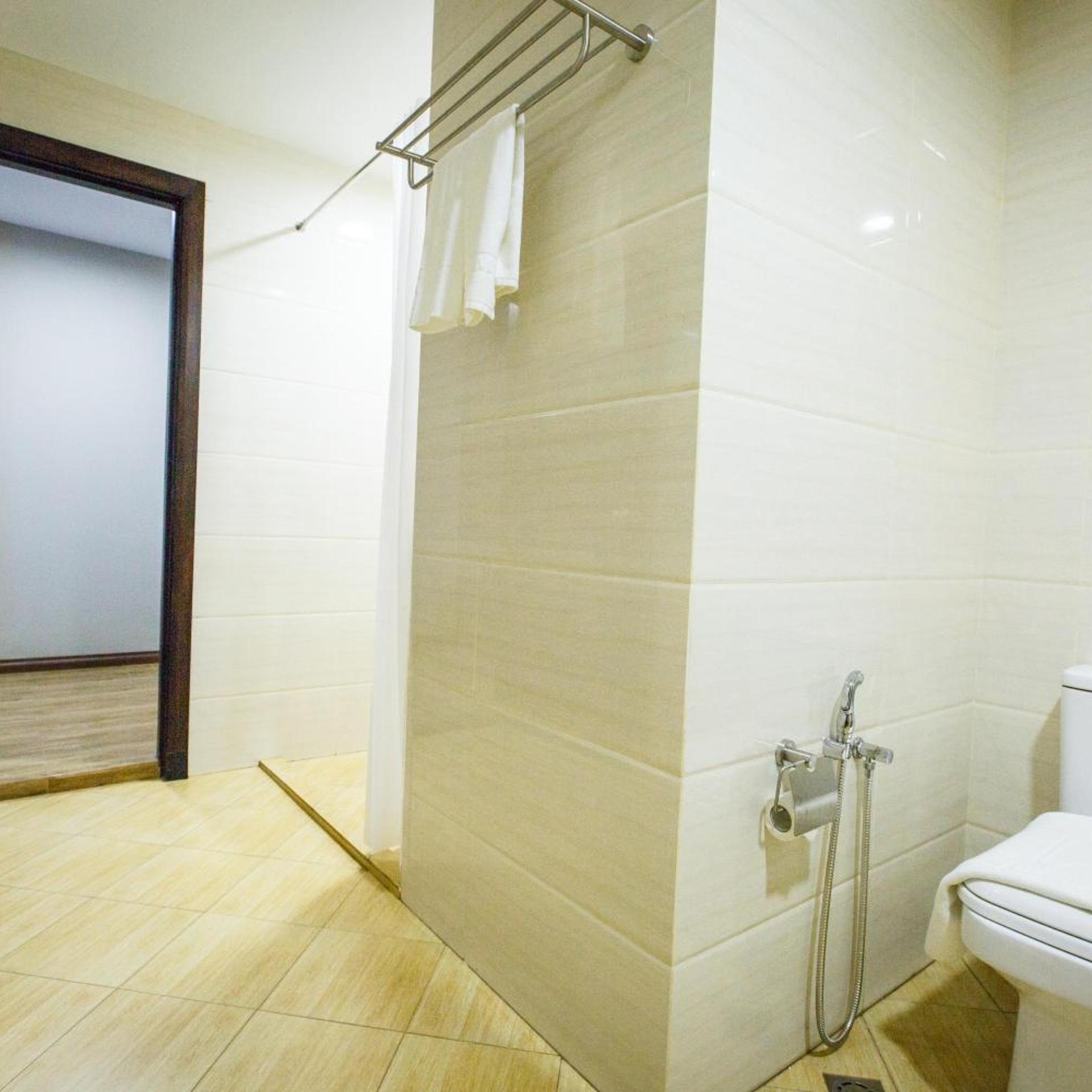 Lintas Platinum Hotel 56/59