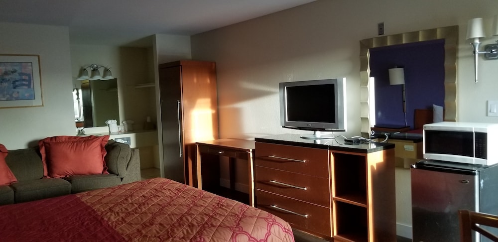 Fullerton Inn 23/53