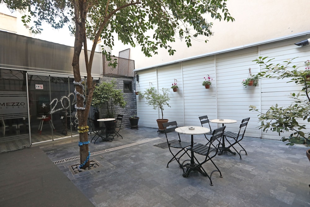 Mezzo Hotel 35/56