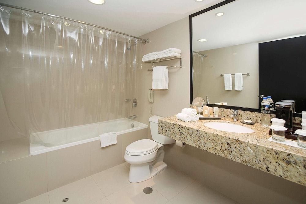 غرفة بريميوم بسريرين مزدوجين، Radisson Hotel Decapolis Miraflores 3/4