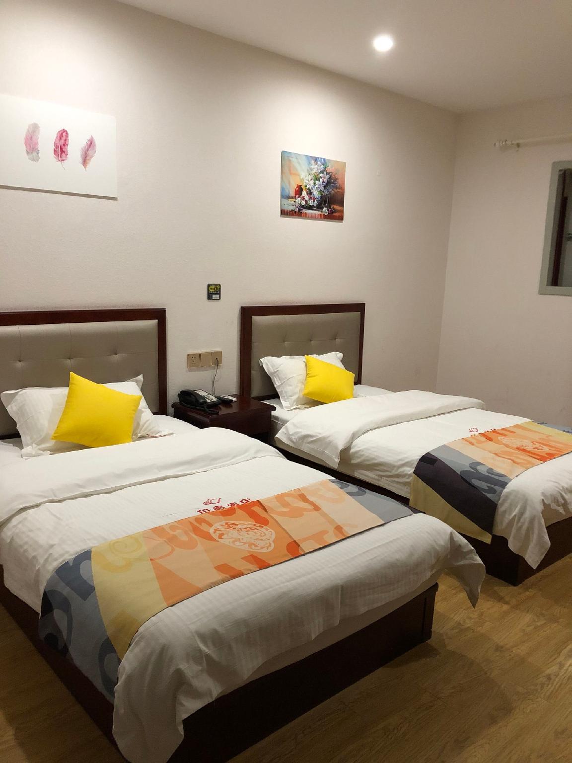 ROOM, 2 BEDS