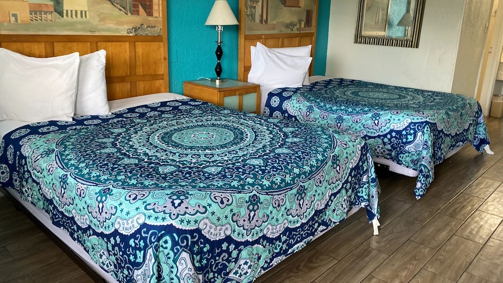 ECONOMY, DOUBLE OR TWIN BED