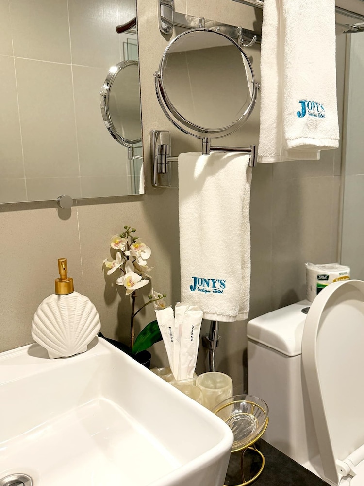 Jonys Boutique Hotel 57/58